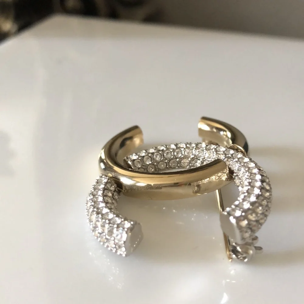 NEW Chanel CC Logo Brooch - Picture 10 of 12